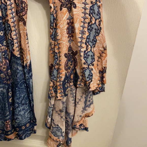 Floral off-shoulder top. Size XS. - Picture 4 of 4